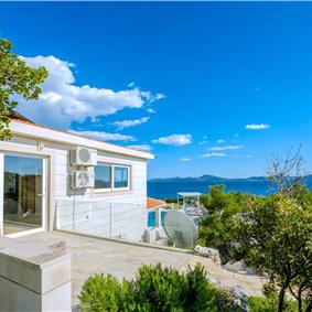 Luxury 5 Bedroom Beachfront Villa near Dubrovnik, Sleeps 11-12